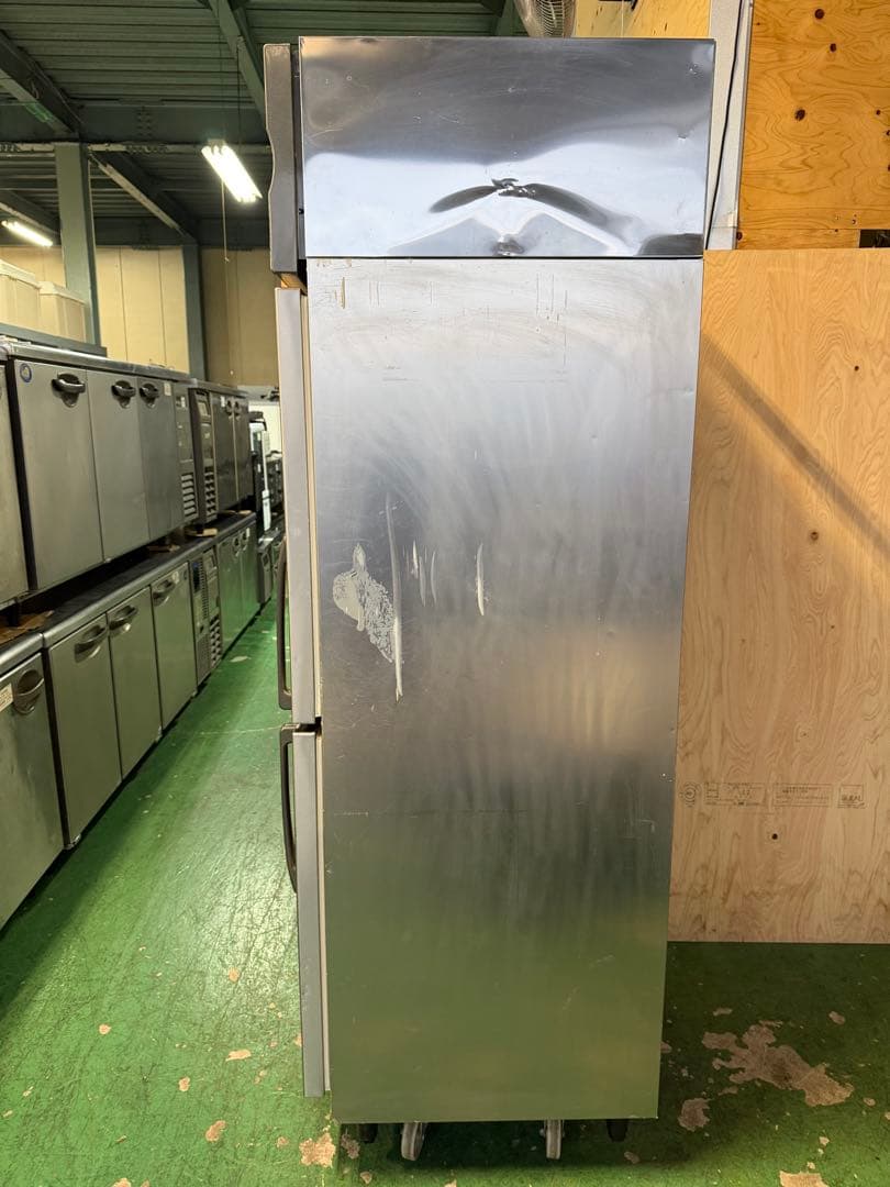 2011年 ホシザキ縦型冷蔵庫 625x650x1890