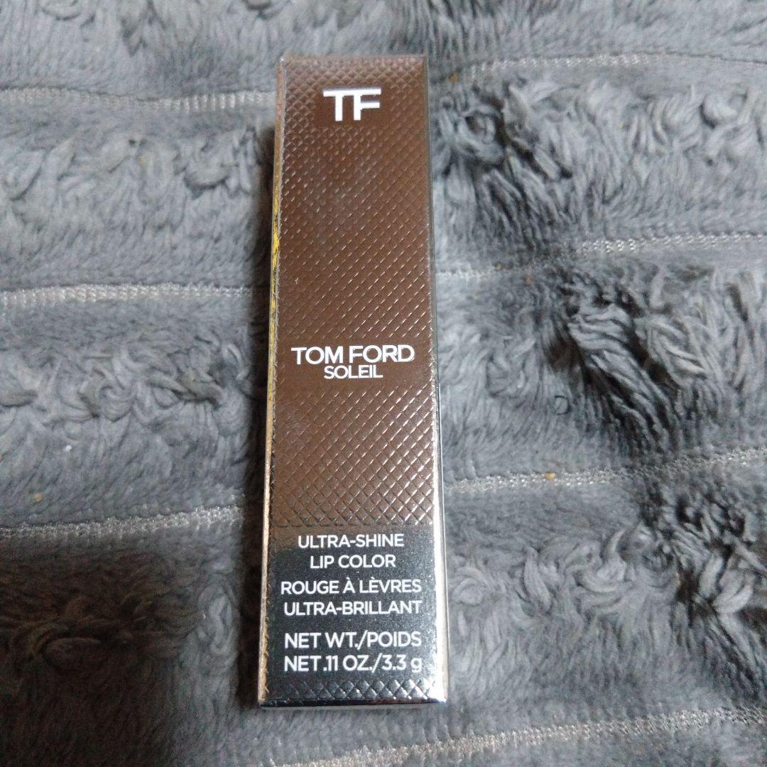 TOM FORD クッションファンデーション SPF 45 & リップカラー