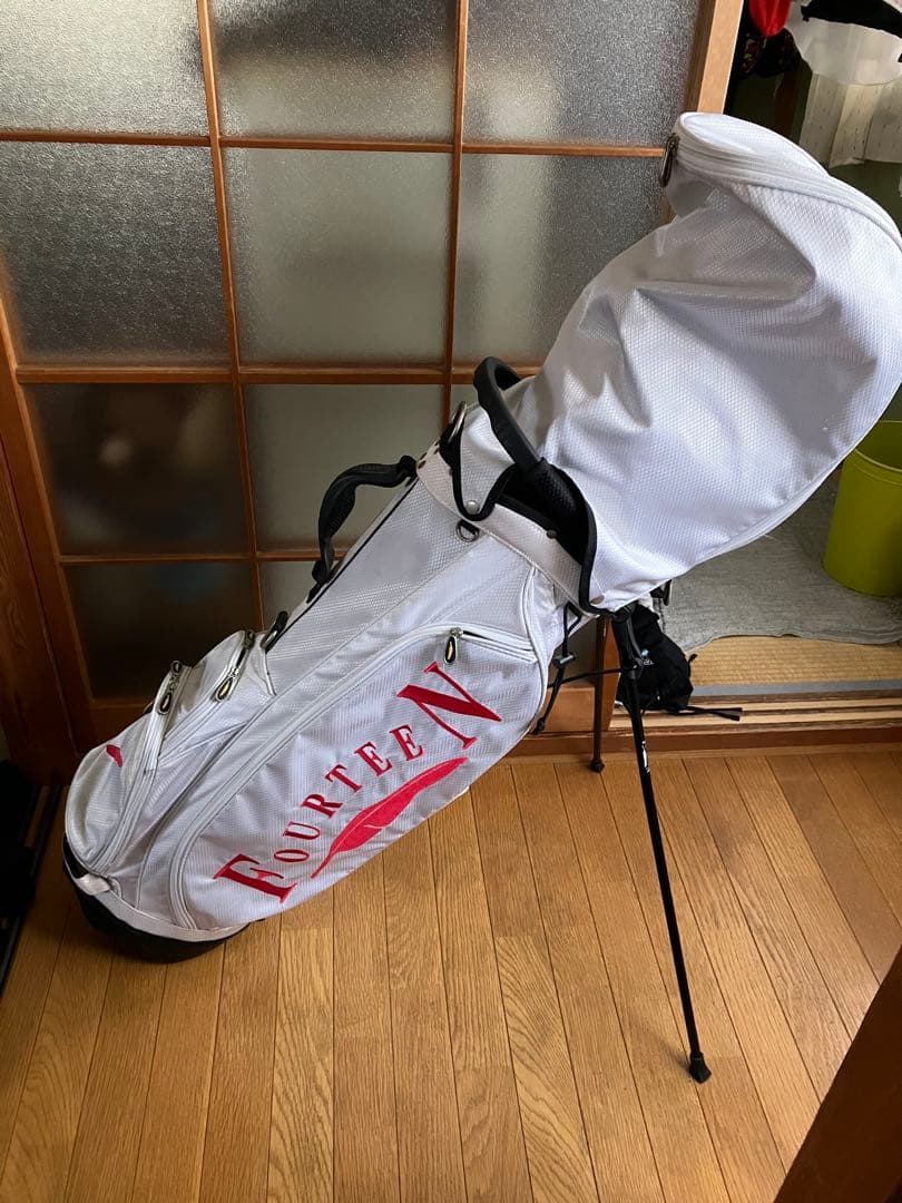 Fourteen スタンドバッグ ホワイト