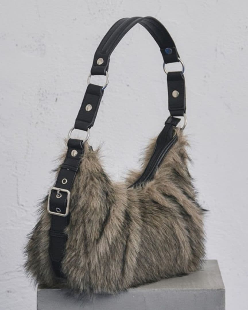 バッグ SIDE DESIGN TUCK HALF MOON BAG