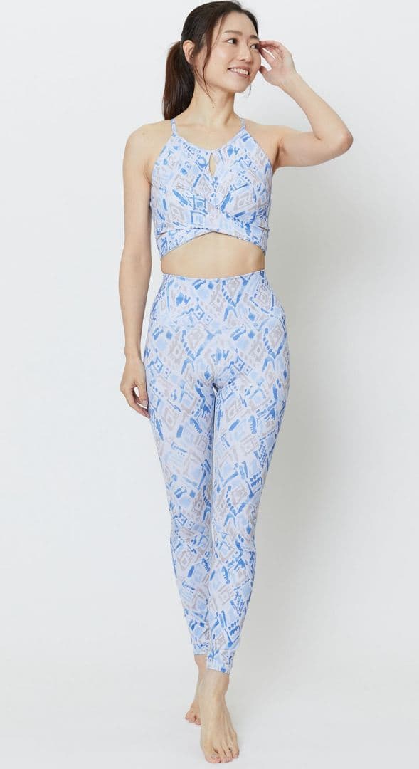 新品 ジュリエ おしゃれなアート柄 上下セット