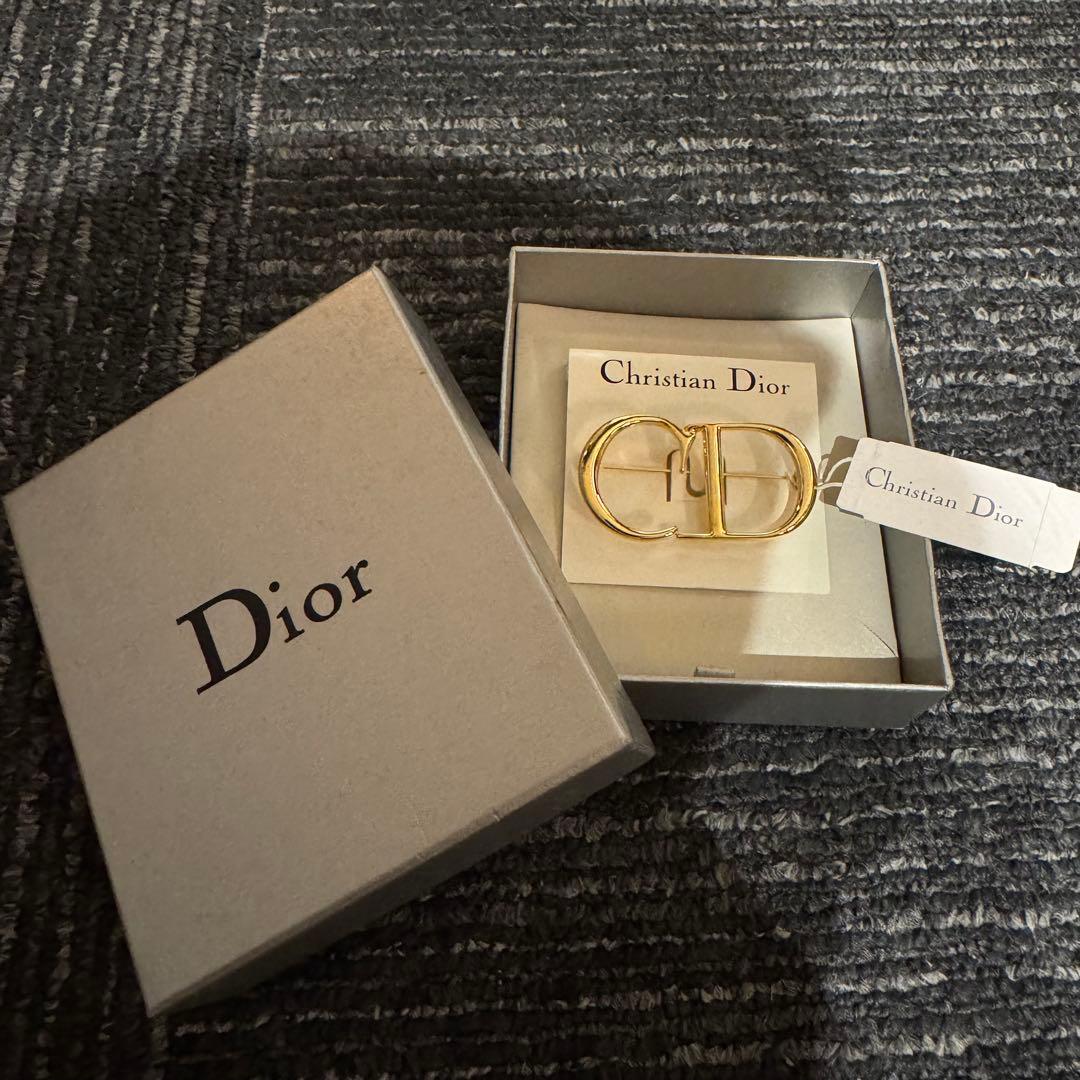 Christian Dior ゴールドブローチ CDロゴ