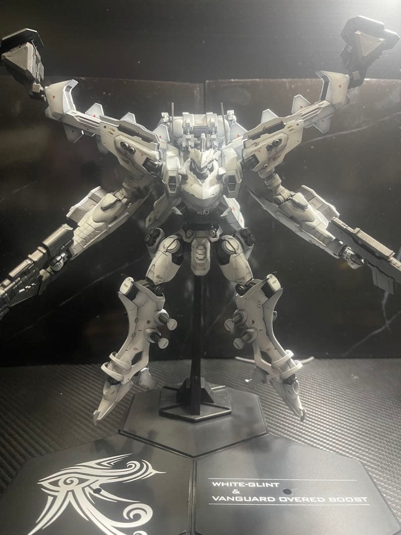 アーマードコア　ホワイトグリント完成品塗装済みプラモデル