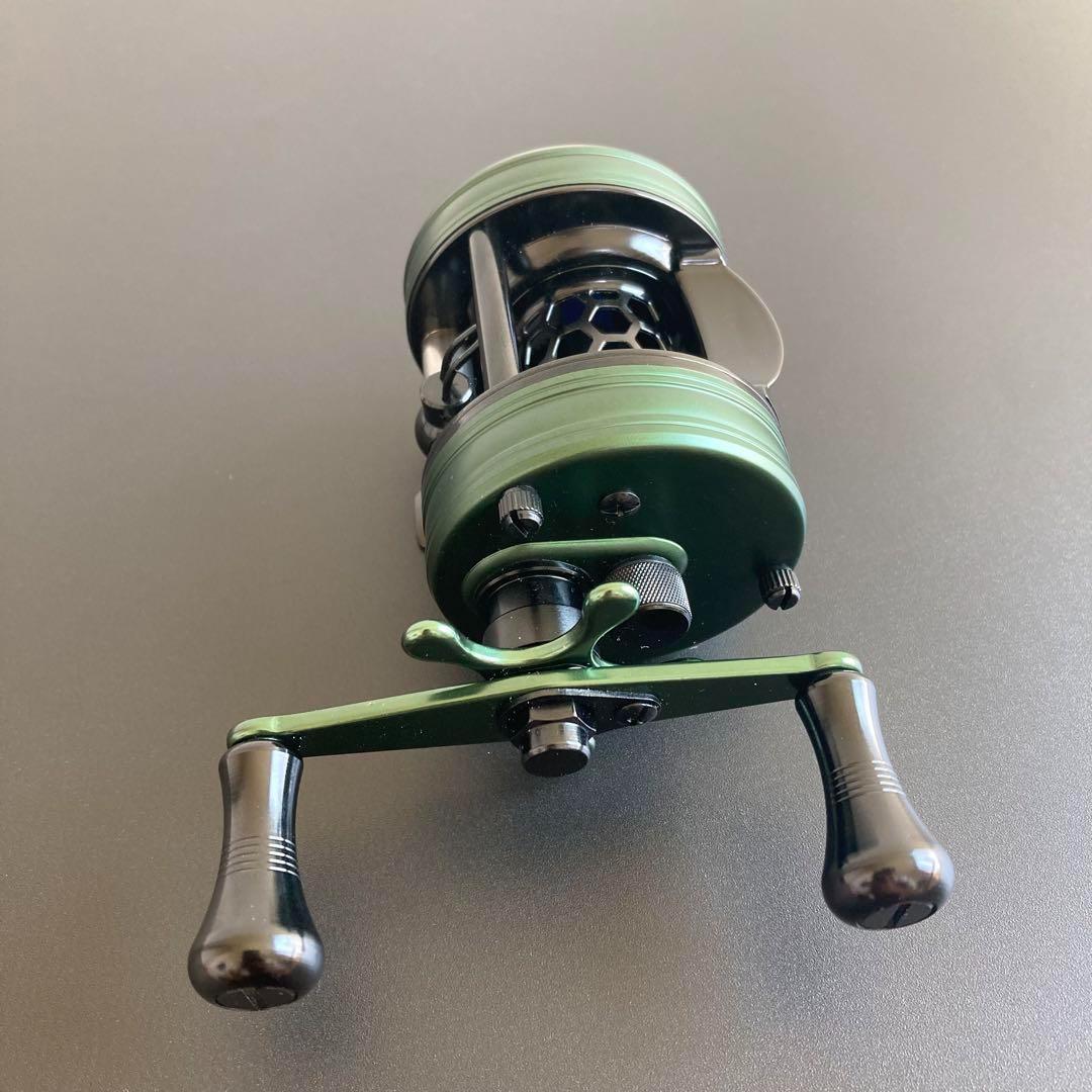 【新品】渓流ベイトリール 丸型リール トラウト用 ブラック／グリーン