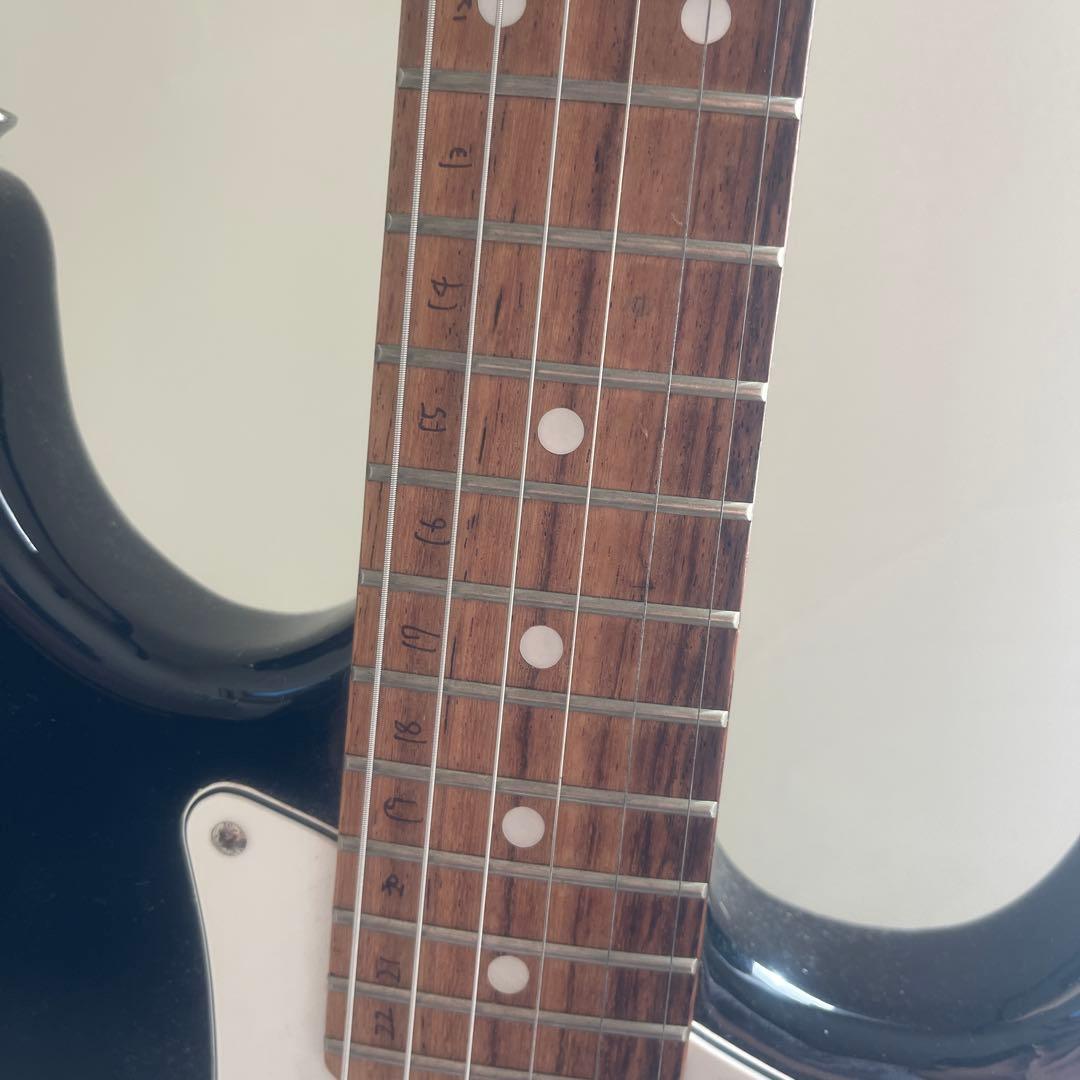 エレキギター&ピック&スタンド&アンプつき