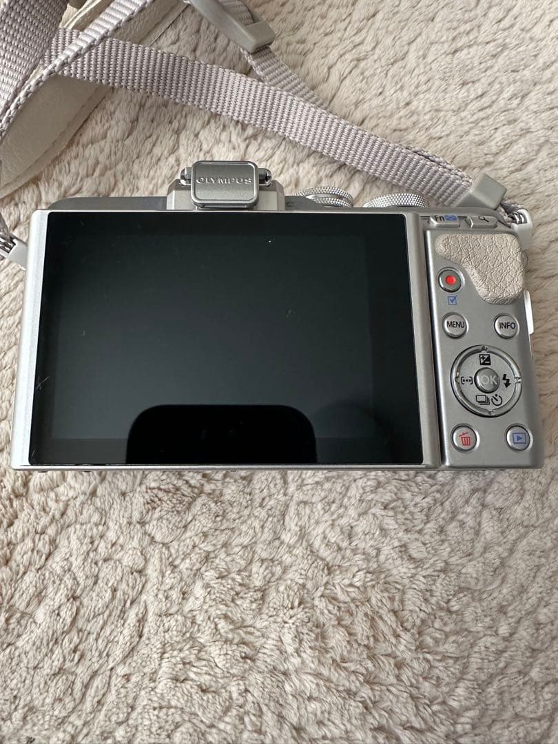 OLYMPUS PEN E-PL8ホワイト ミラーレス一眼