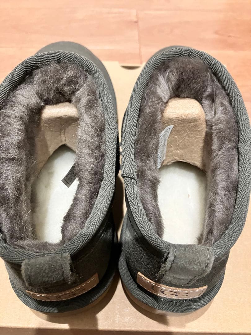 新品未使用 UGG クラシックウルトラミニ カーキ サイズ6