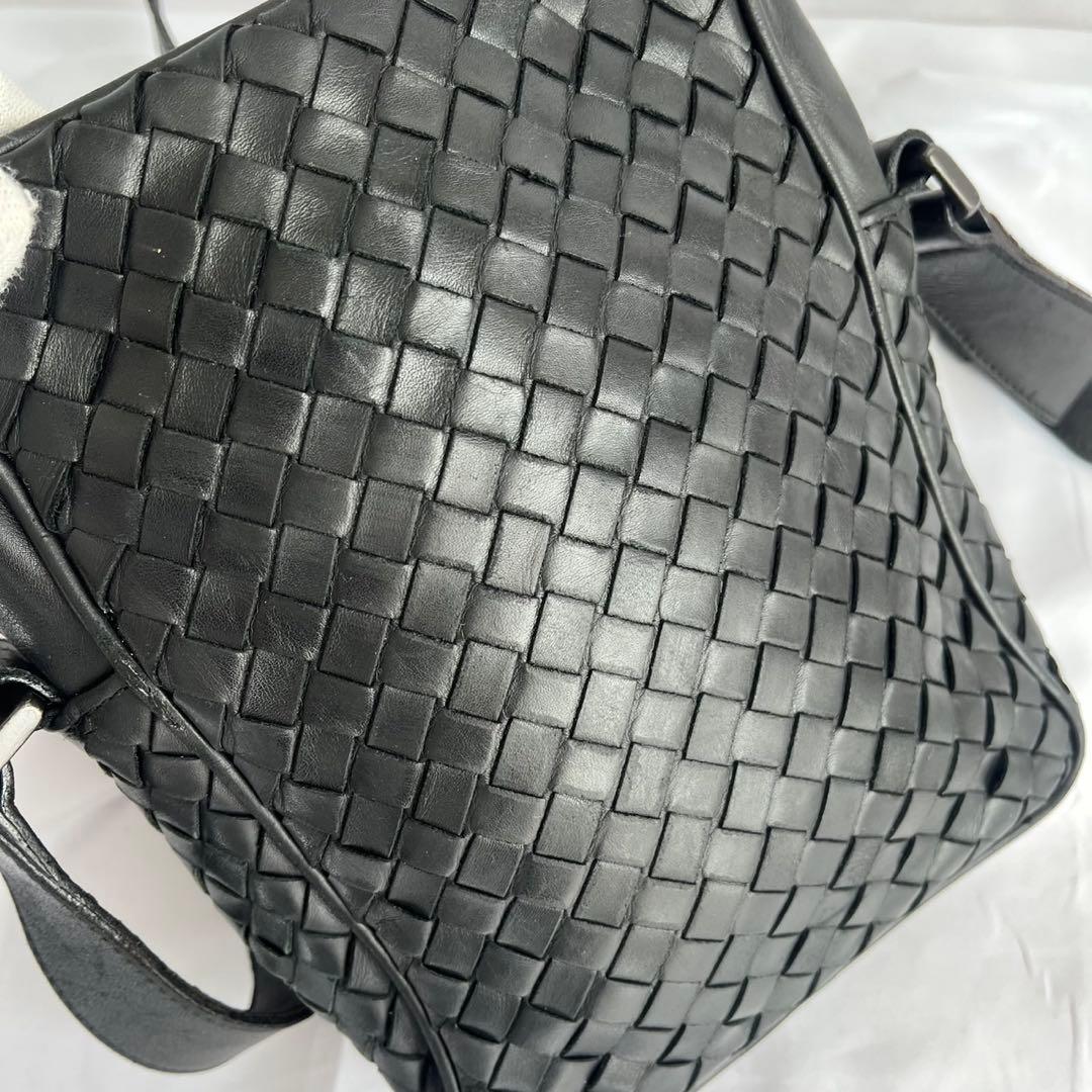 ✨️極美品✨️ BOTTGAVENETA イントレチャート ショルダーバッグ　黒