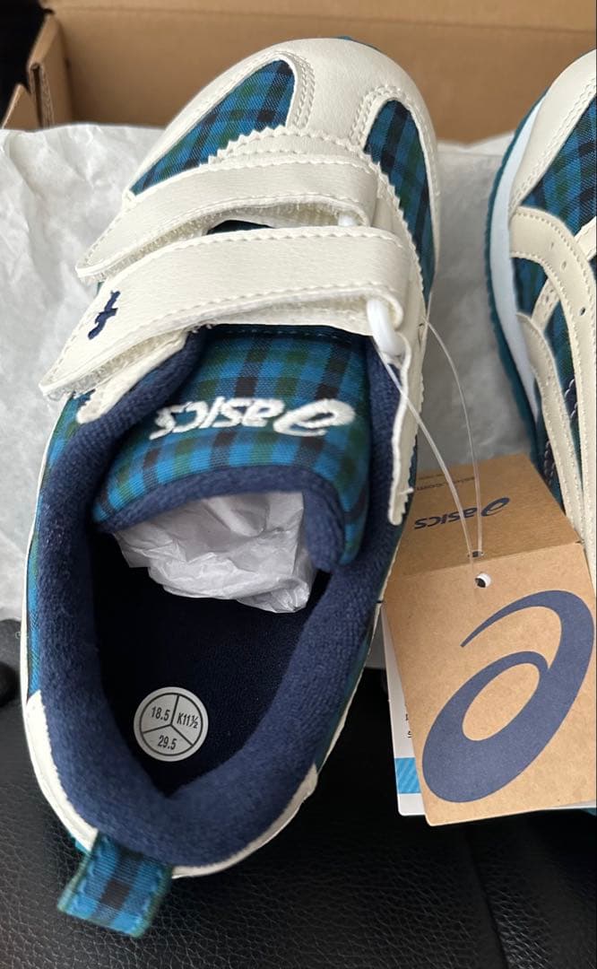 ファミリア familiar スニーカー アシックス asics 18.5 新品