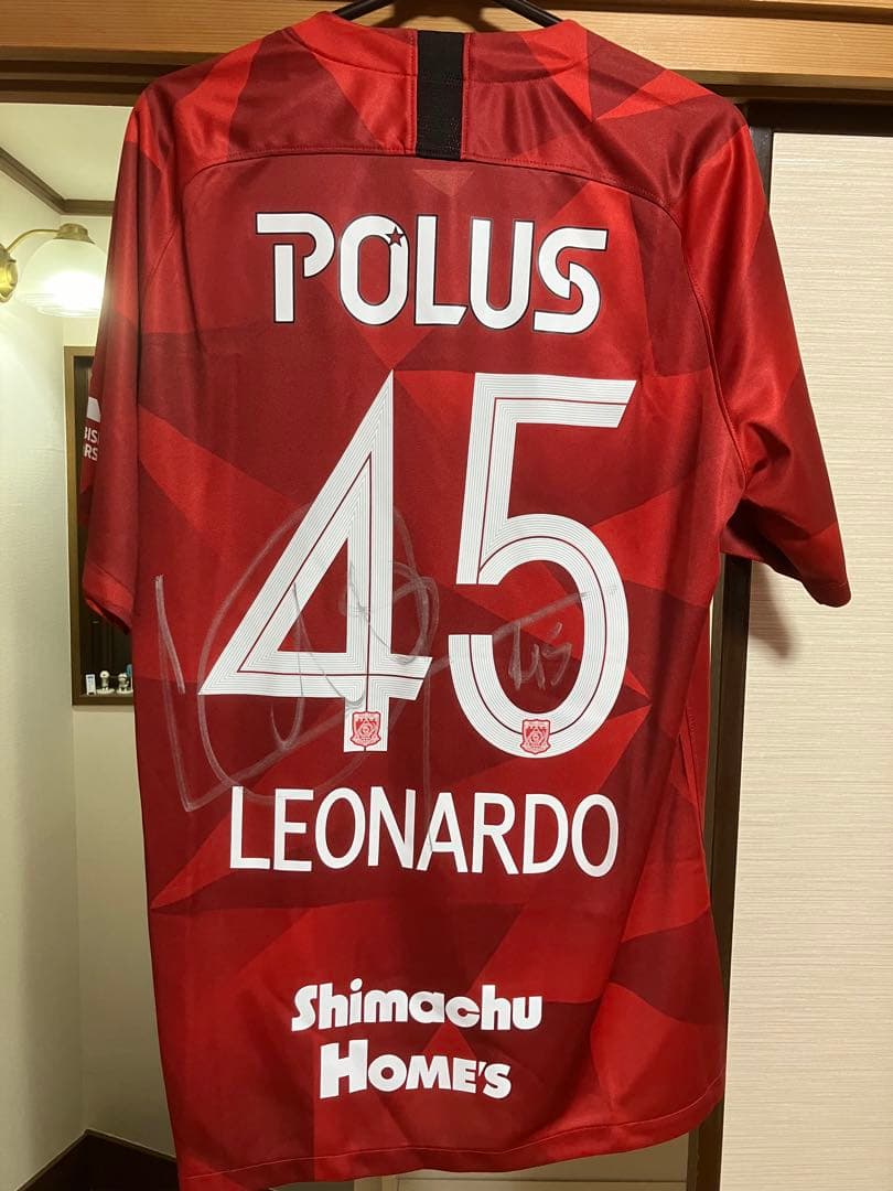 レオナルド　サイン入りユニフォーム
