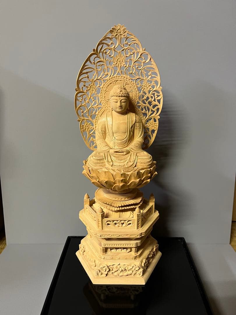 値下　仏像　柘植　木彫　座釈迦　六角台座付　唐草光背　金泥書アクリルケース付17