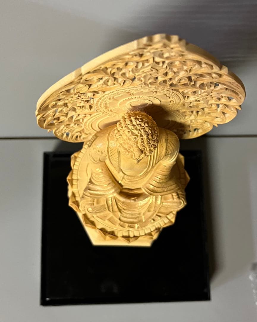 値下　仏像　柘植　木彫　座釈迦　六角台座付　唐草光背　金泥書アクリルケース付17