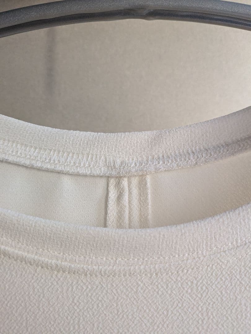 バックスリットブラウスTee ホワイト ガリャルダガランテ