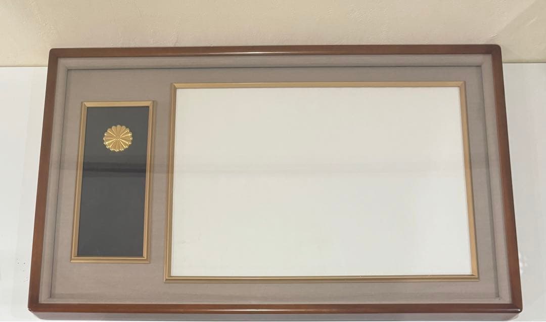 【大型・美品】勲三等瑞宝章 勲記 額縁のみ 木製枠 勲章額 叙勲額