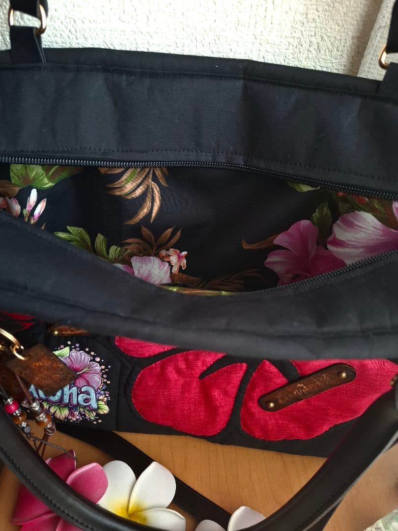 ハワイアンキルト　バッグ　ファスナー　2WAY ハイビスカス　革タグチャーム付