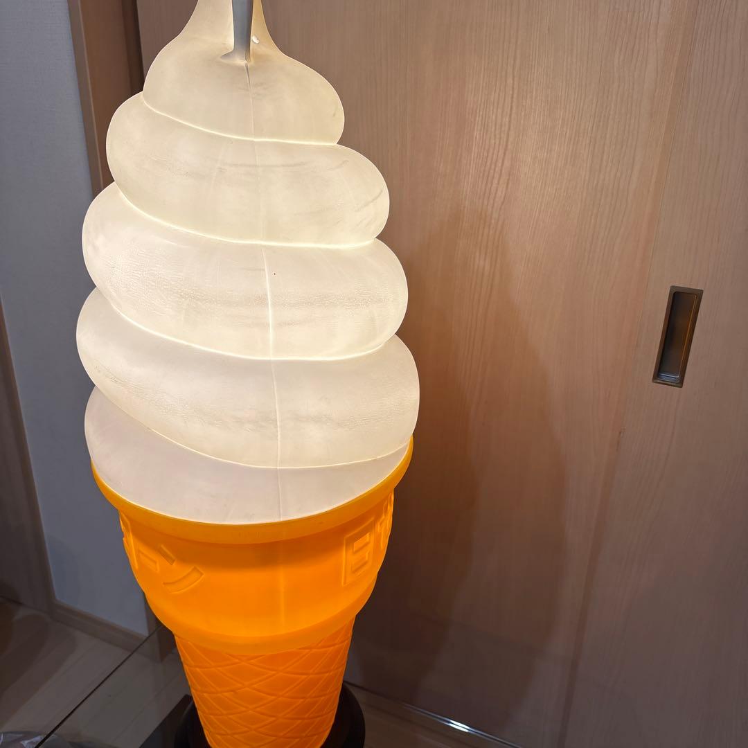 日世のコーン　ディスプレイ ソフトクリーム型