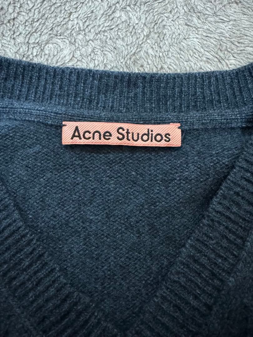 Acne Studios Vネック ニット　アクネ　カシミヤニット