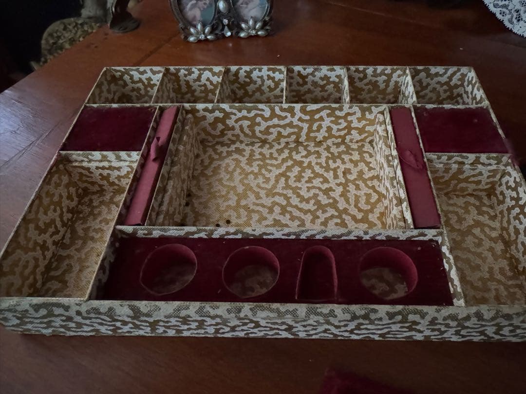 フランスアンティークメルスリー、ボックスのみドールプレゼンテーション