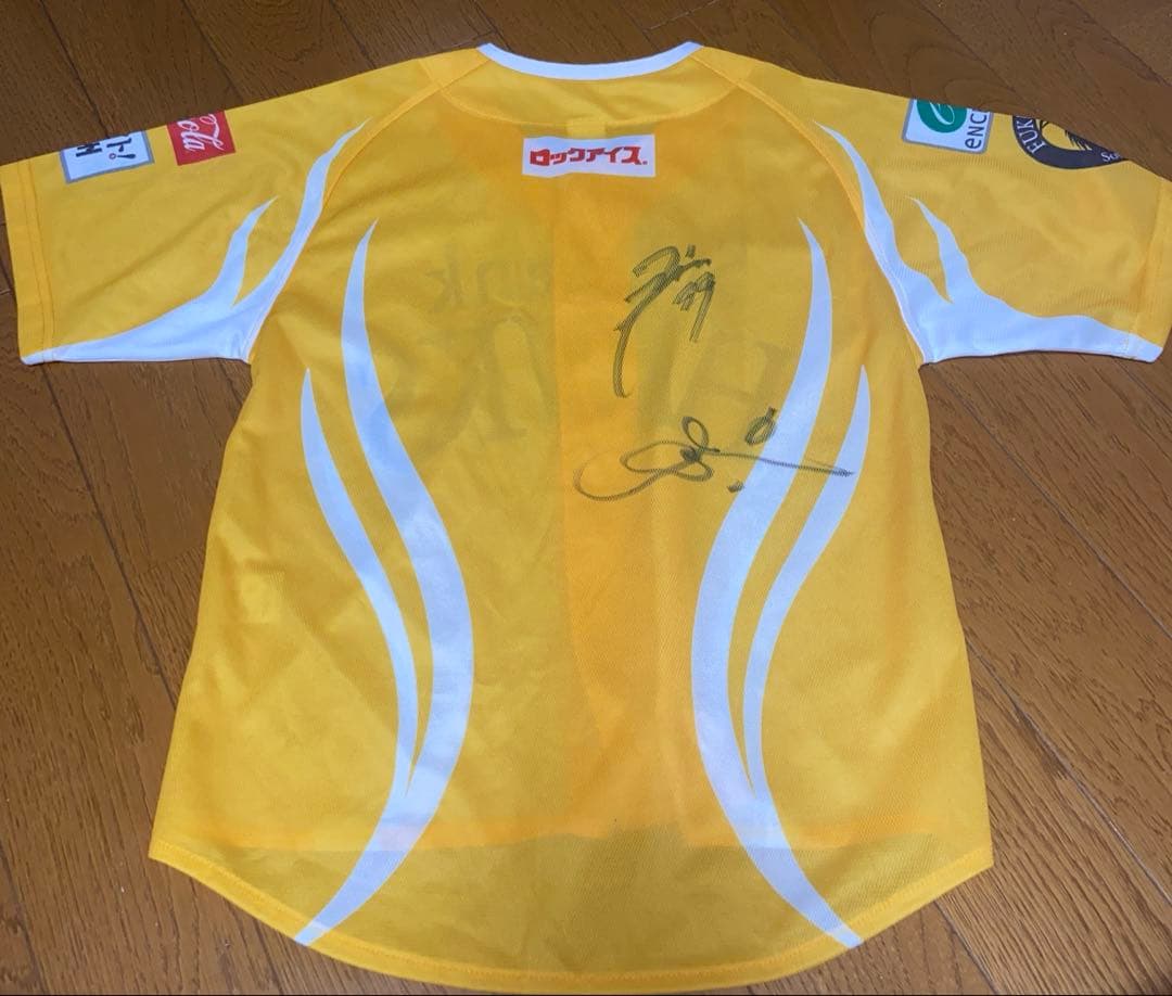 ソフトバンクホークスユニホーム選手直筆サイン入り