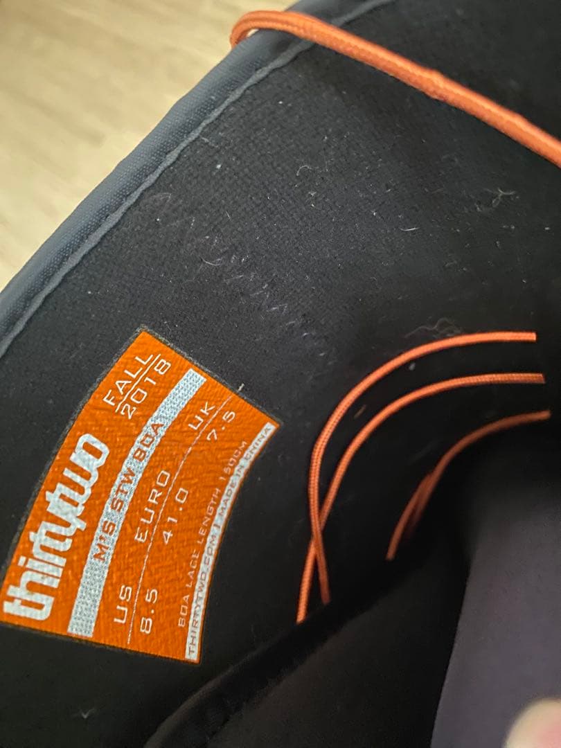 サーティーツー　スノーボードブーツ BOAシステム 黒