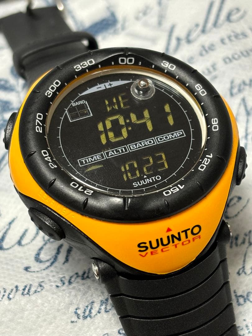【良品】SUUNTO　スント　VECTOR　ベクター　電池交換済み　腕時計