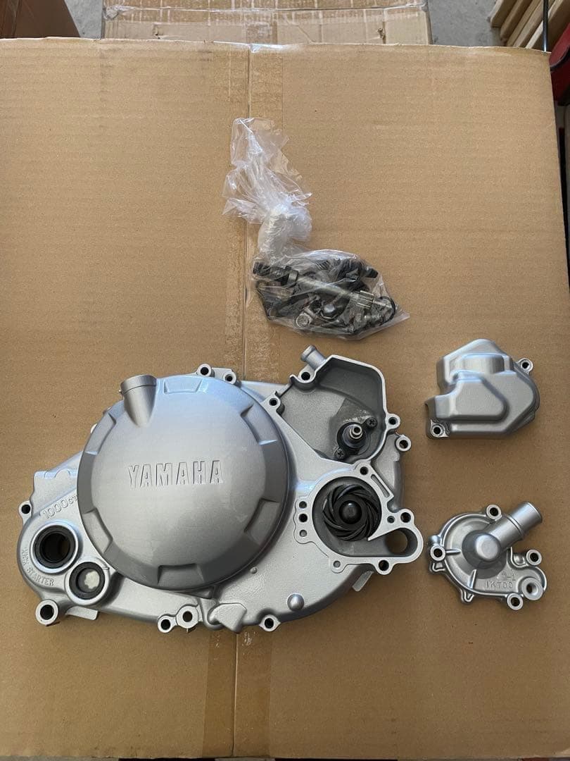 【再塗装品】r1-z クラッチカバー