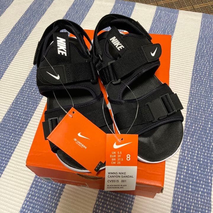 NIKE ナイキ　キャニオン　新品未使用　タグ付き