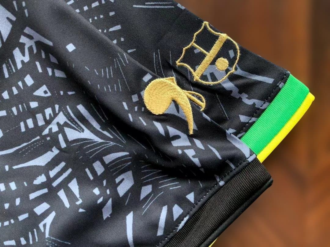 Stüssy 半袖シャツ 黒地葉柄 M