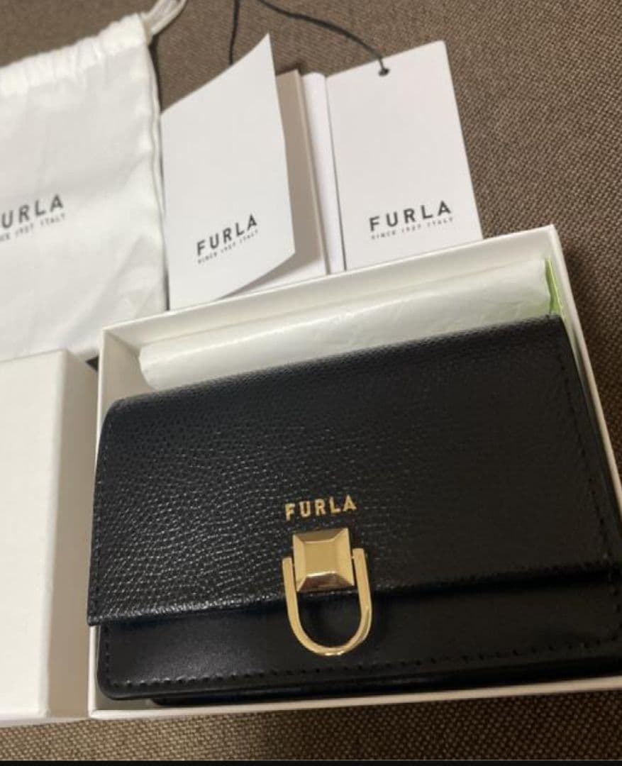 red FURLA ブラック 名刺入れ