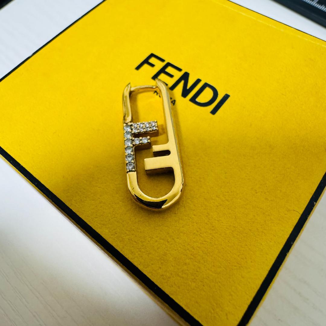 FENDI フェンディ　オーロック　ピアス　ラインストーン　ゴールド　片耳
