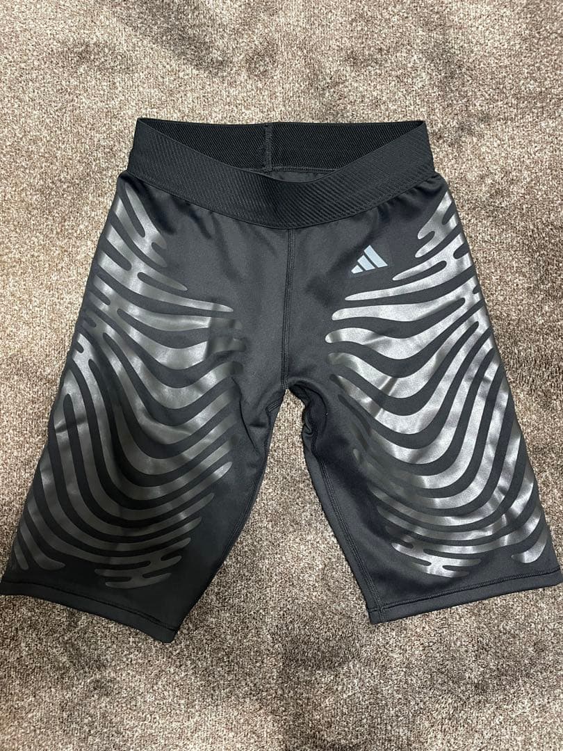 アディダス　ランニングハーフタイツ