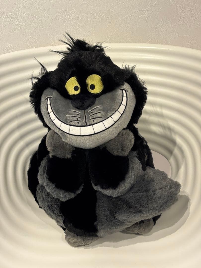 ディズニーストア完売品 チェシャ猫 ぬいぐるみ 蓄光 ブラック