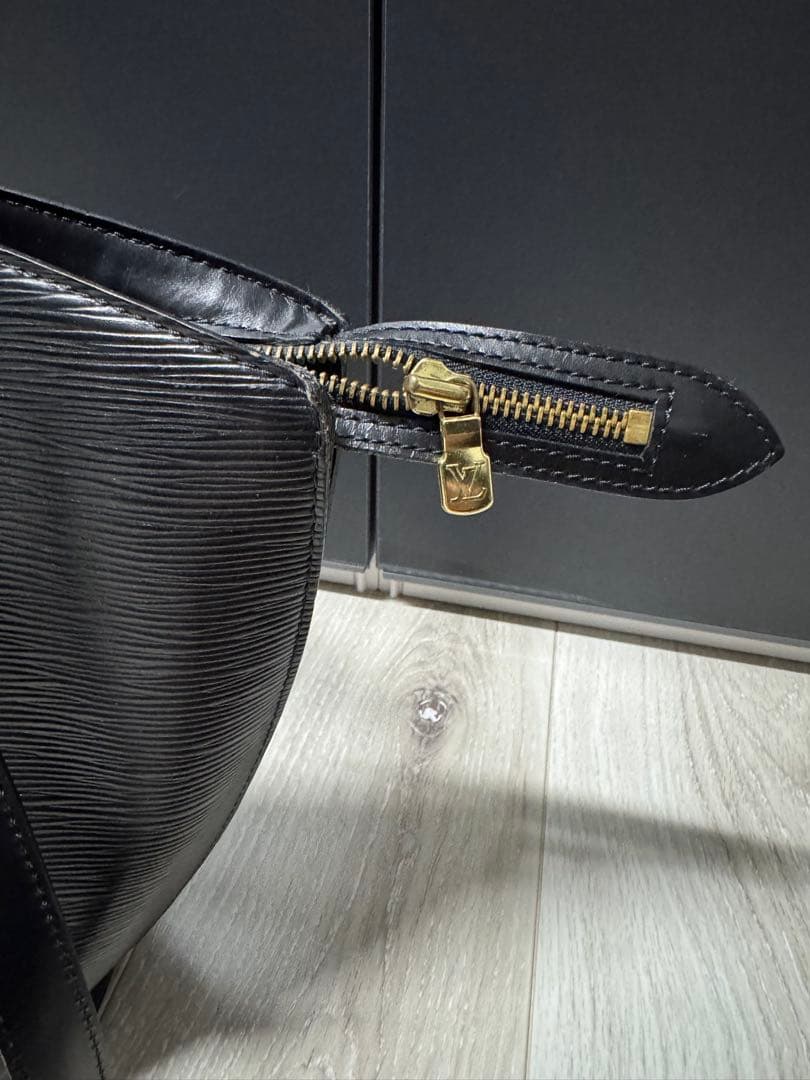 ヴィトン　エピ　ハンドバック