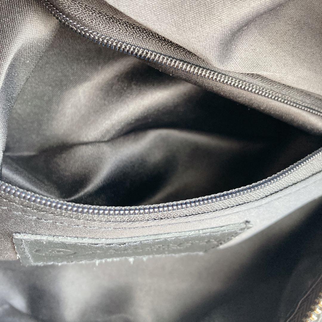 【極美品】AULENTTI オーレンティ　ボディバッグ　本革　黒　ゴールド