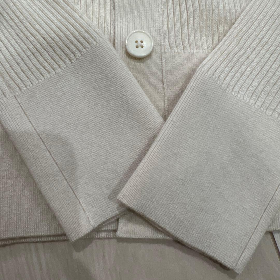 CABaN アイボリー Vネックカーディガン