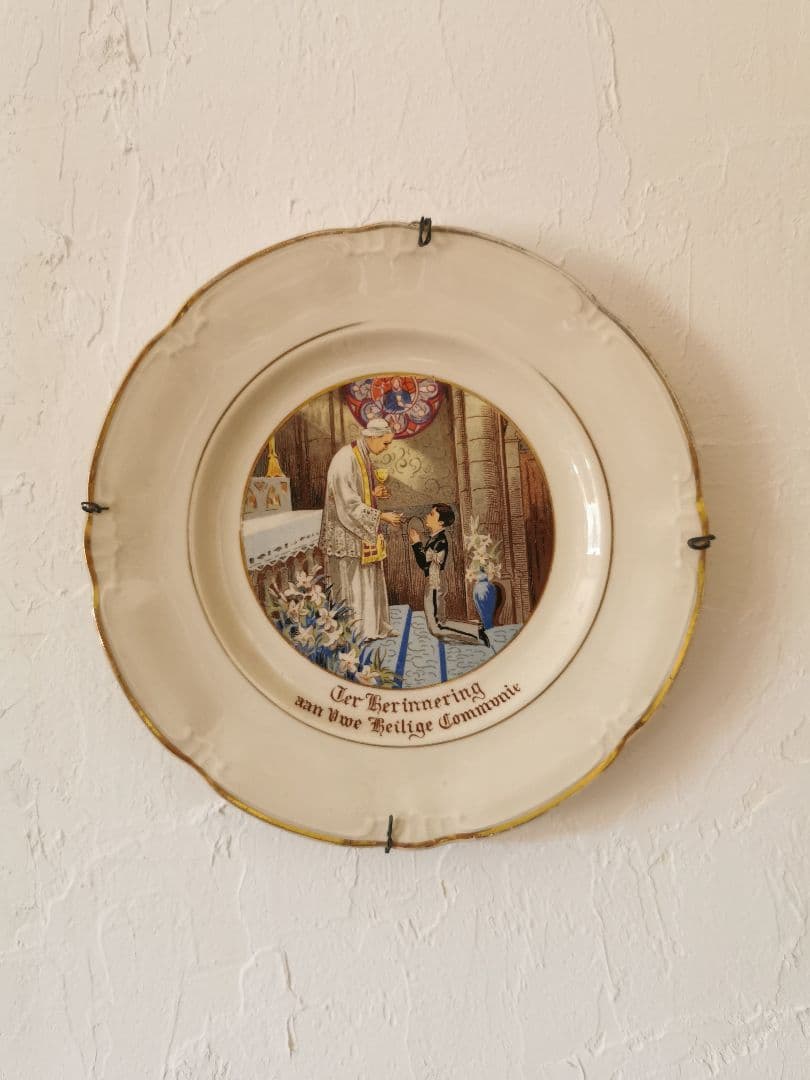 アンティーク ベルギー ボッホ 少年の初聖体拝領記念プレート 飾り皿 ワイヤー付