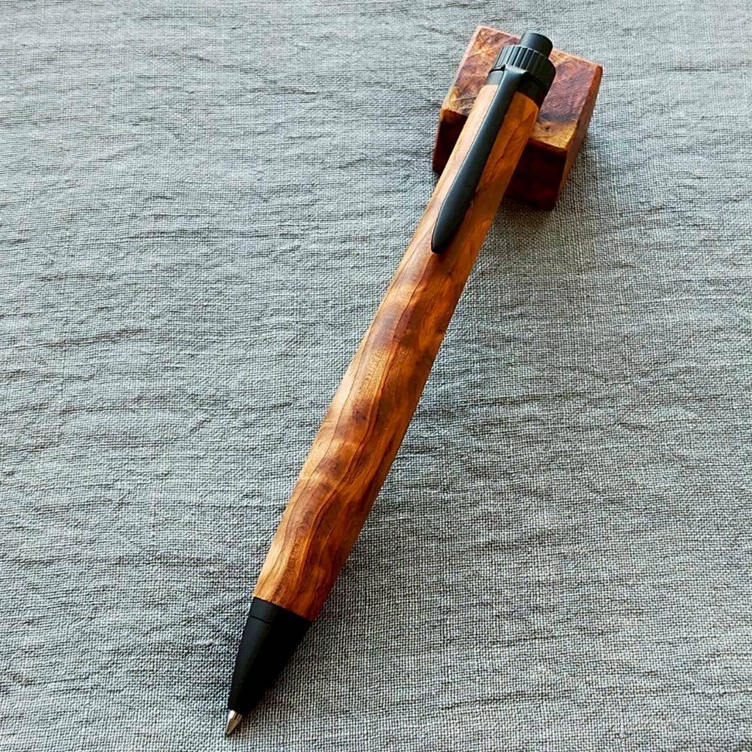 日光杉瘤　虎杢　ハンドメイド　木軸ボールペン　G2　天然木　ブラック