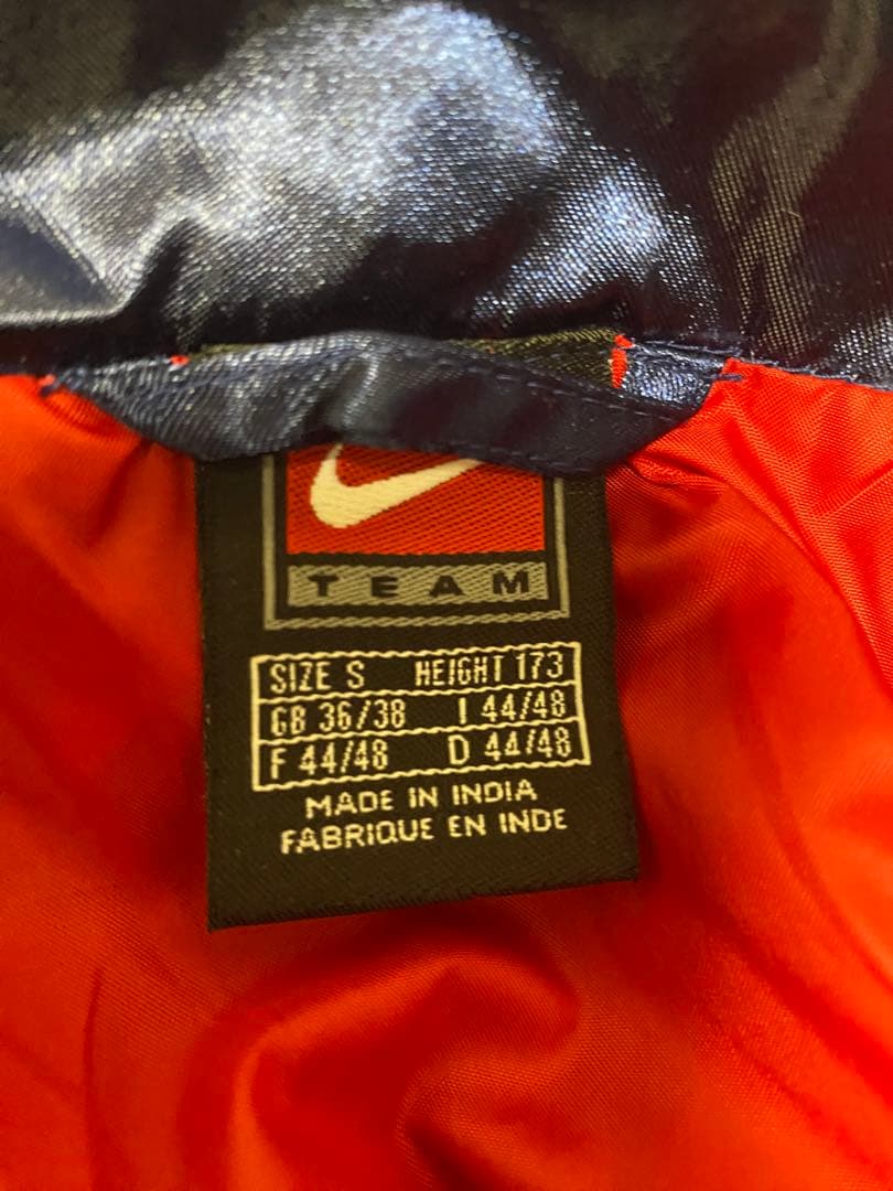 【稀少】PSG パリサンジェルマン ナイキ ウインドブレーカー フード付き
