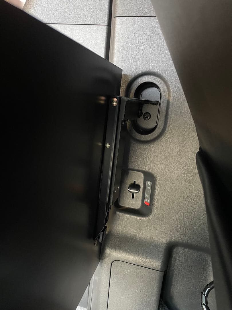 1月下旬以降コアマンさん予約　ハイエース　折り畳み　セカンドテーブル　金具のみ