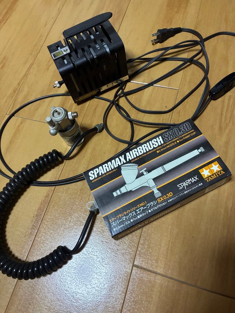模型制作用品　エアブラシ、塗料、ハンドポリッシャー等（ジャンク出品）