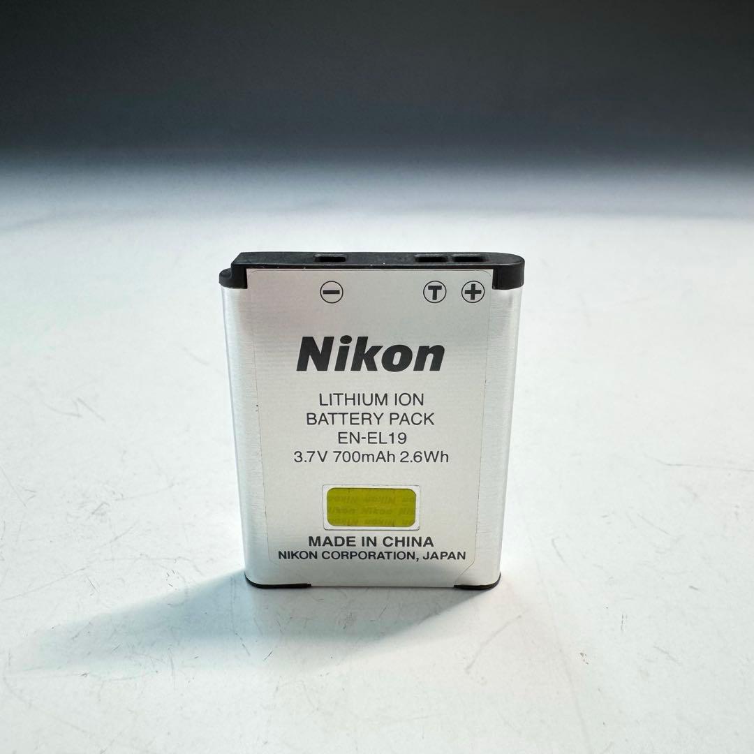 Nikon ニコン　デジタルカメラ COOLPIX　クールピクス A100 赤