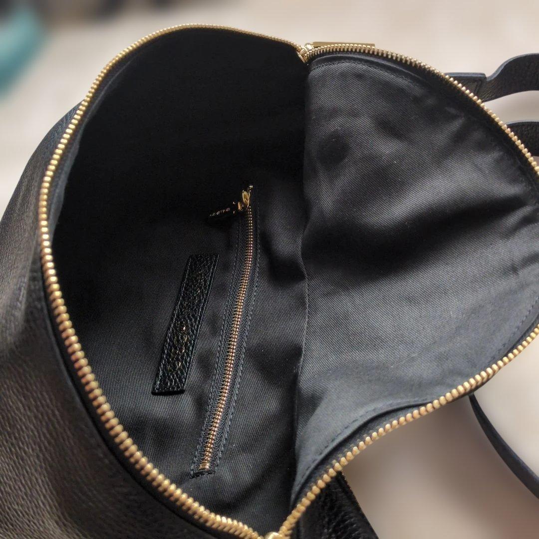 VIOLADOROのレザーボディバッグ