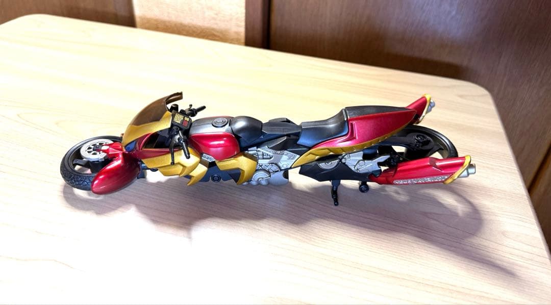 フィギュアーツ仮面ライダーアギトシャイニングフォーム＆マシントルネイダー