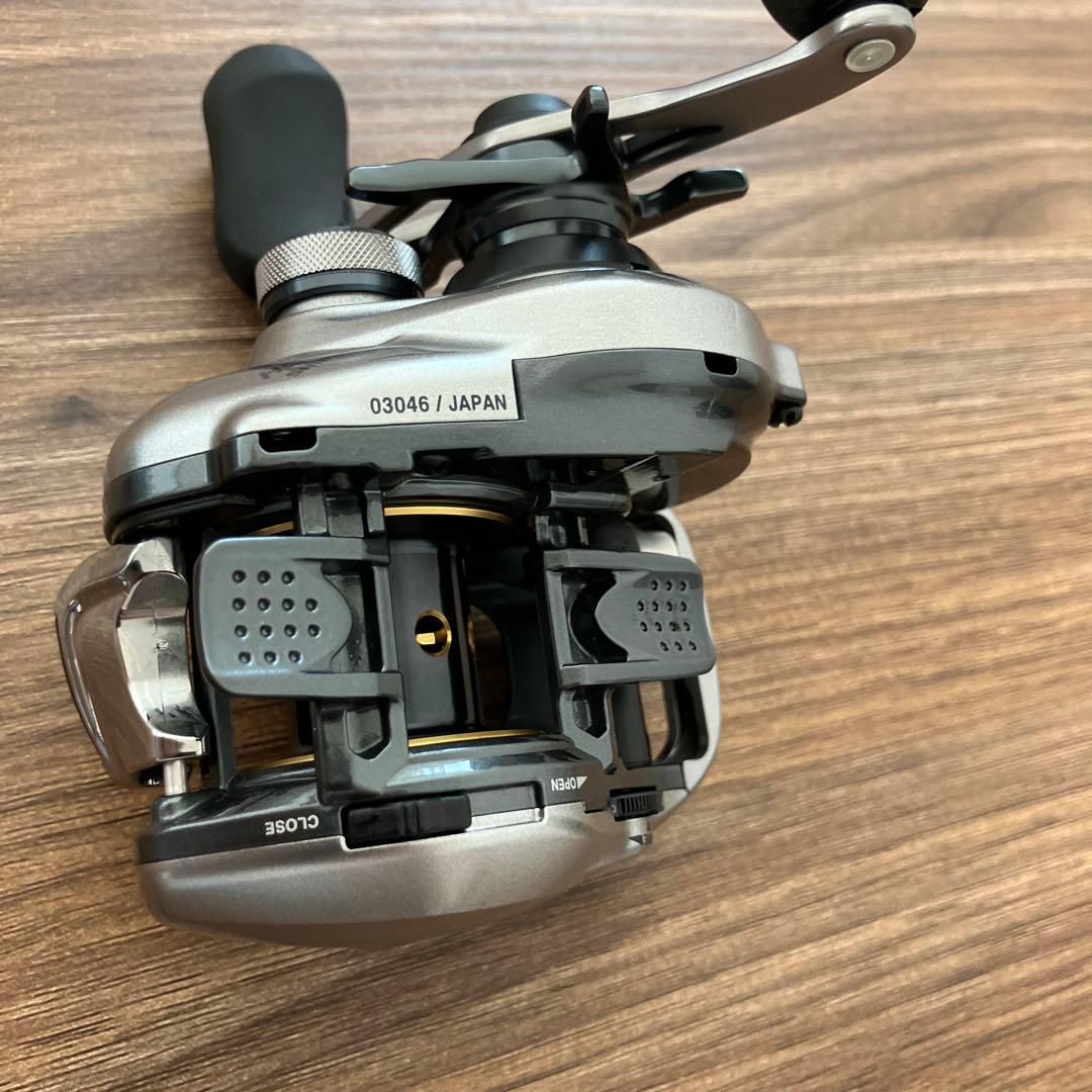 13メタニウムHG右　ハイギア　SHIMANO シマノ　ベイトリール