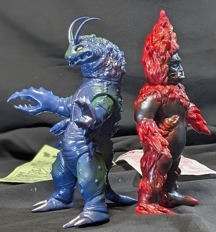サソリンガ＆サザン星人「シルバー仮面」登場怪獣（ベアモデル）ソフビ２体セット