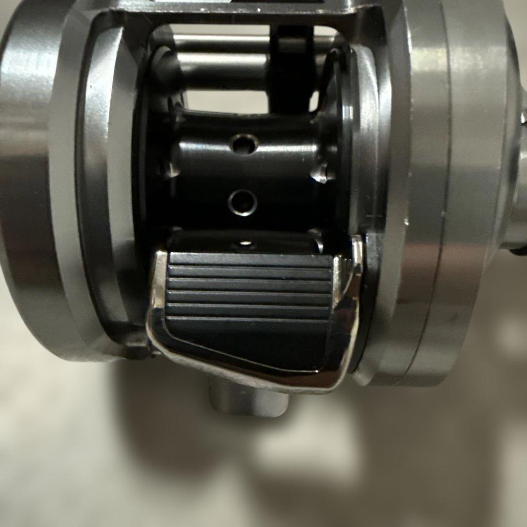 【美品】シマノ19 カルカッタ コンクエスト DC 200