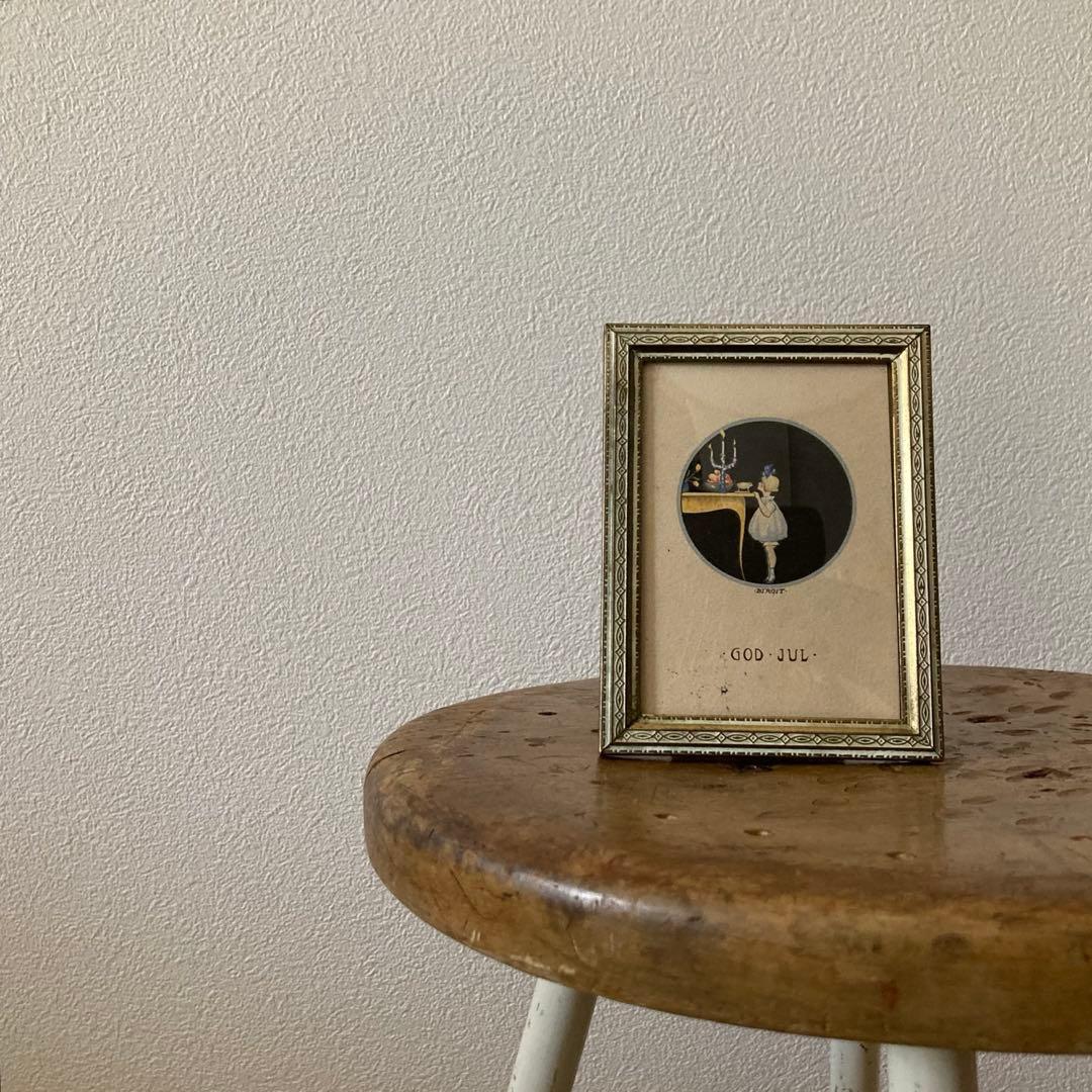 繊細な装飾が美しいアンティークフレーム（1922年BIRGITミニカード入り）