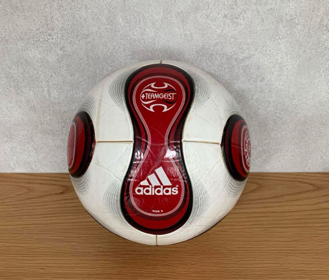 サッカーボール　公式球　チームガイスト　5号級