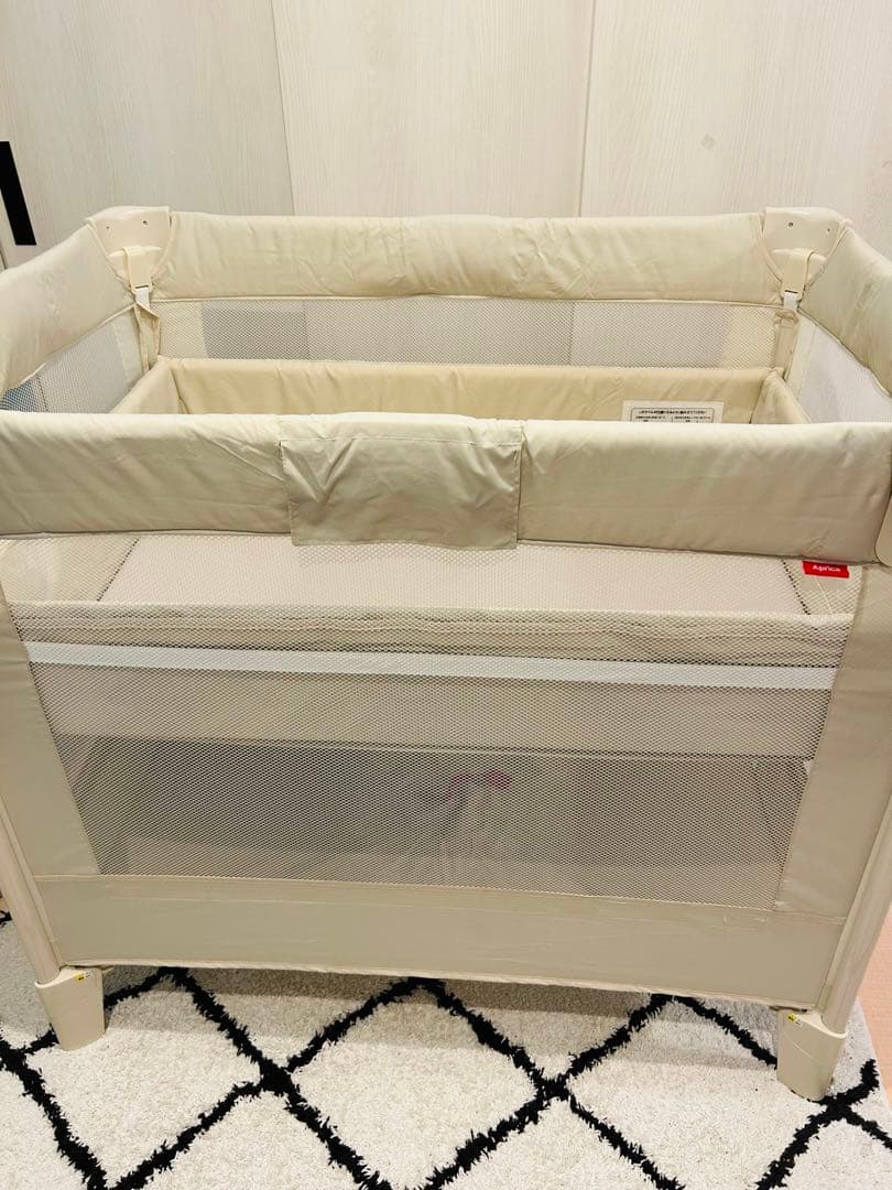Apricaココネルエアー ベビーベッド