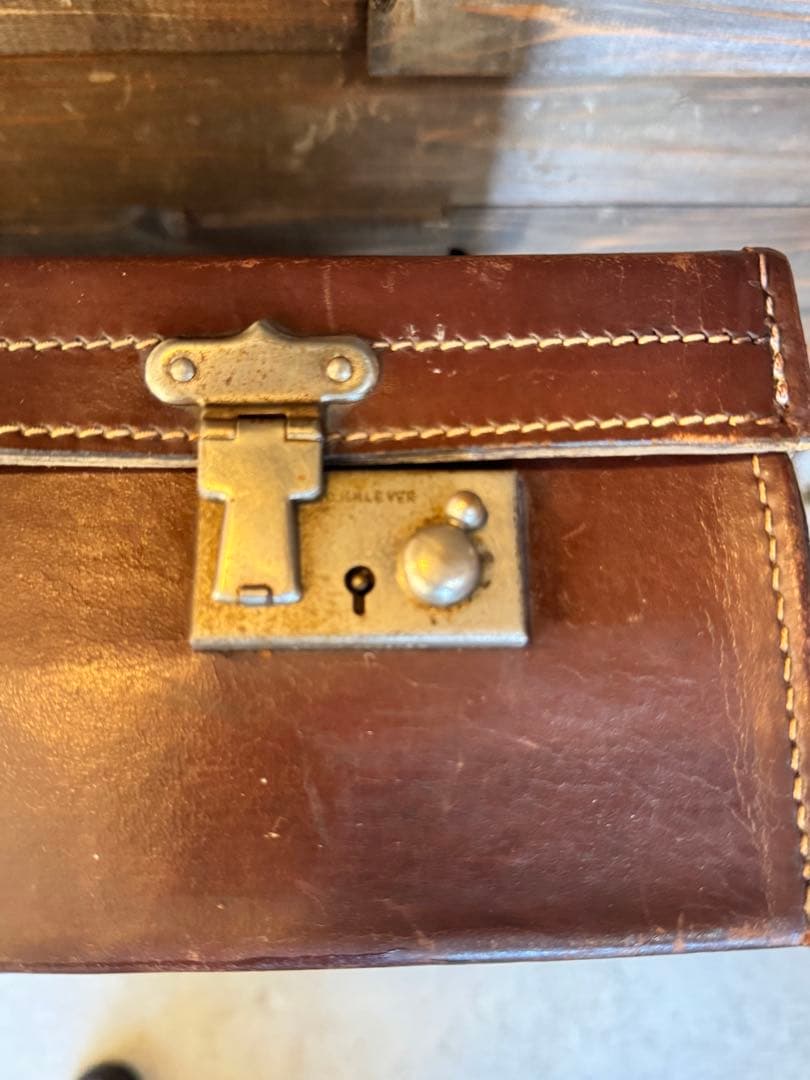 イギリス製　ビンテージトランク